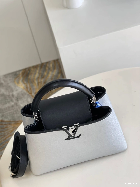 WIS LOUIS BB CAPUCINES VUITTON 0227